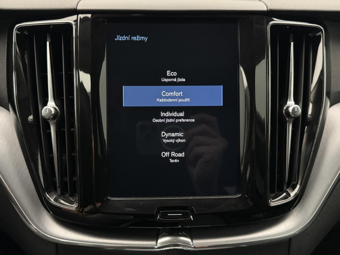 Volvo XC60 B4 AWD MOMENTUM PRO AUT CZ 2.0 Momentum