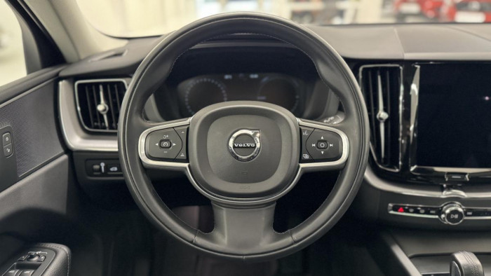 Volvo XC60 T6 AWD RECHARGE REZERVACE