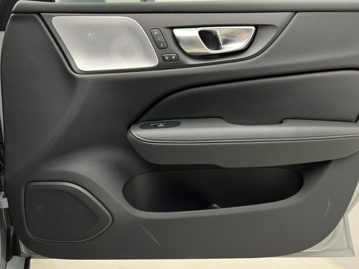 Volvo V60 T6 AWD RECHARGE ULTRA BRIGHT