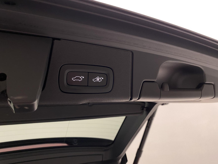 Volvo XC60 B5 AWD R-DESIGN AUT