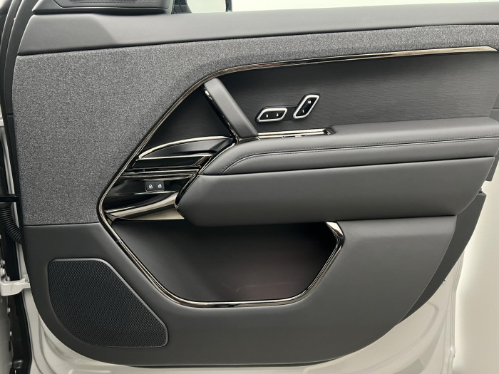Land Rover Range Rover Sport P550e AUTOBIOGRAPHY REZERVACE