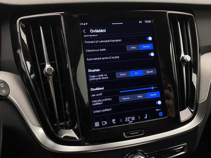 Volvo V60 B4 DARK PLUS AUT CZ