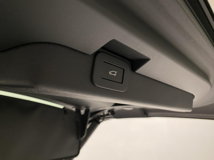 Land Rover Discovery D250 AWD R-DYNAMIC REZERVACE 3.0 d Dynamic