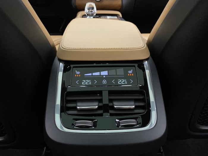 Volvo XC90 B5 AWD INSCRIPTION REZERVACE