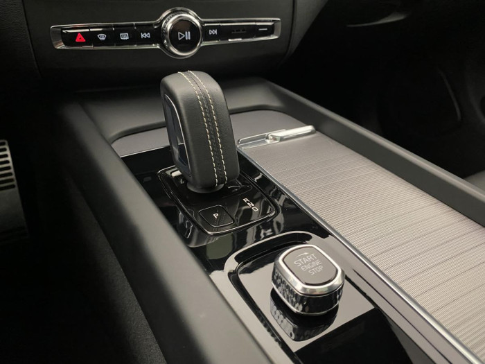Volvo XC60 T6 AWD RECHARGE REZERVACE
