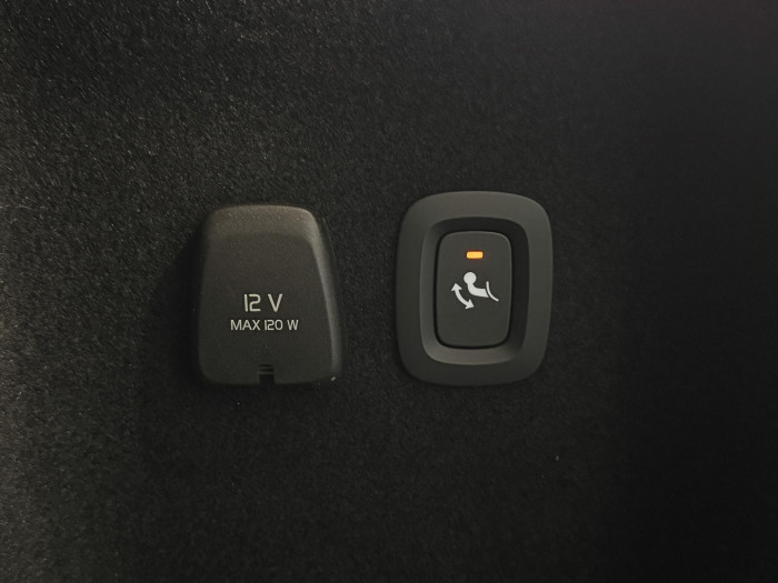 Volvo V60 B4 PLUS DARK AUT 1.maj.