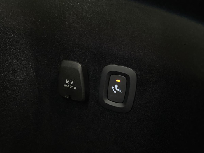 Volvo V60 B4 MOMENTUM AUT REZERVACE 2.0 Momentum