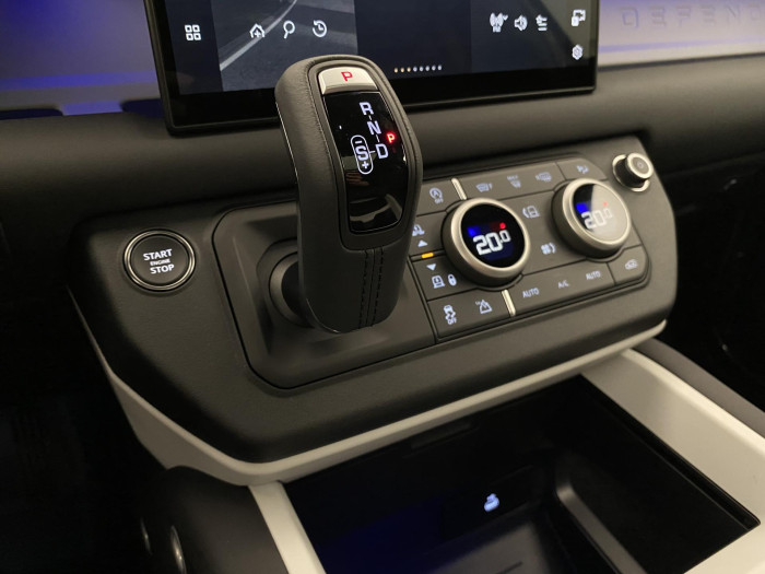 Land Rover Defender 110 D250 X-DYNAMIC SE AWD AUT 3.0 d Dynamic SE