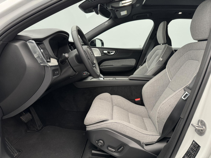 Volvo XC60 T8 AWD RECHARGE REZERVACE