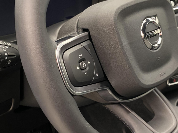 Volvo XC40 B3 DARK PLUS AUT CZ