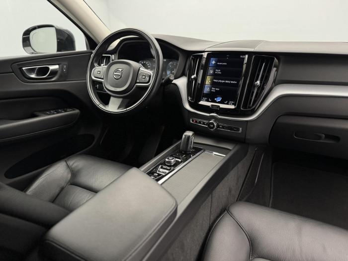 Volvo XC60 B4 AWD MOMENTUM PRO AUT 2.0 Momentum