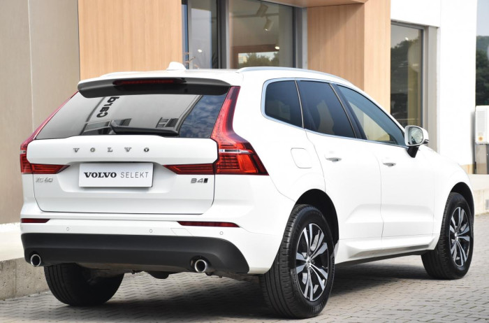 Volvo XC60 B4 AWD MOMENTUM AUT 1maj. CZ 2.0 Momentum