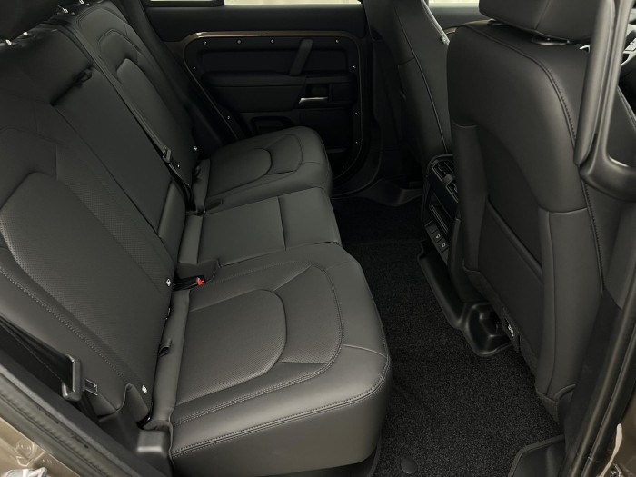 Land Rover Defender 110 D250 XDYNAMIC SE REZERVACE 3.0 d SE