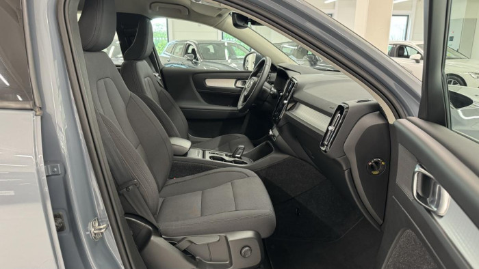Volvo XC40 T2 MOMENTUM ADVANCED REZERVACE 1.5 Momentum