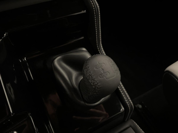 Land Rover Defender WORKS V8 TROPHY II 1 z 25 5.0 V8