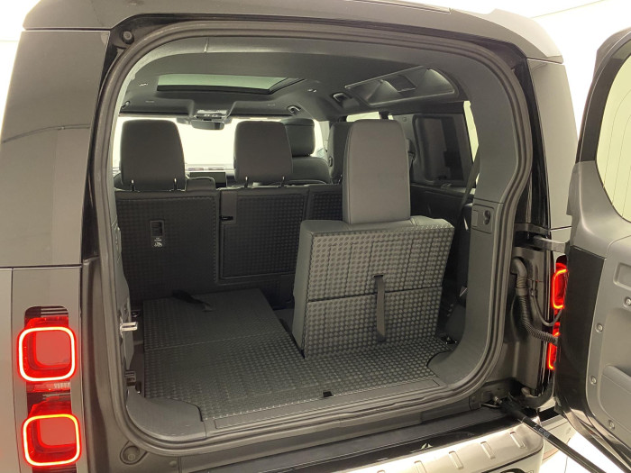 Land Rover Defender 110 D300 X-DYNAMIC HSE AWD 7m 3.0 d Dynamic