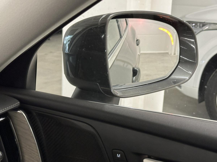 Volvo XC60 B4 AWD INSCRIPTION REZERVACE
