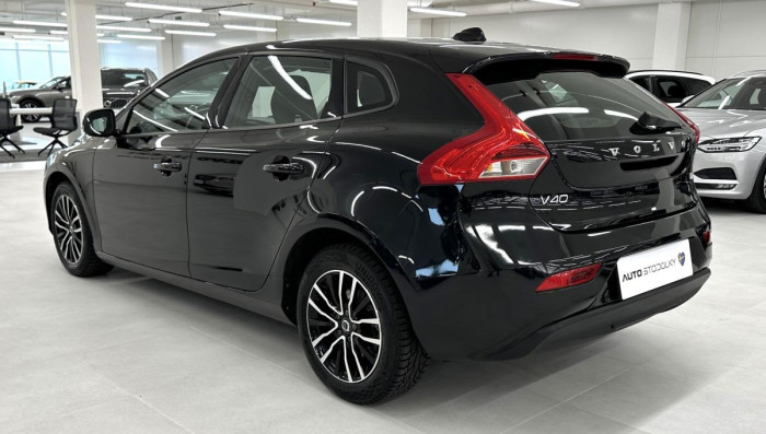 Volvo V40 T2 BLACK EDITION REZERVACE 2.0 Edition