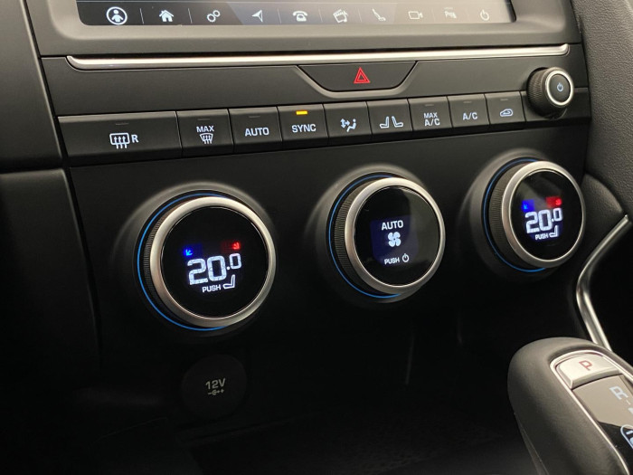 Jaguar E-Pace D150 S AWD AUT REZERVACE 2.0 d