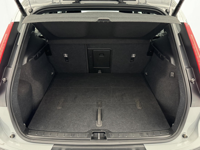 Volvo XC40 B4 PLUS DARK AUT 1. maj