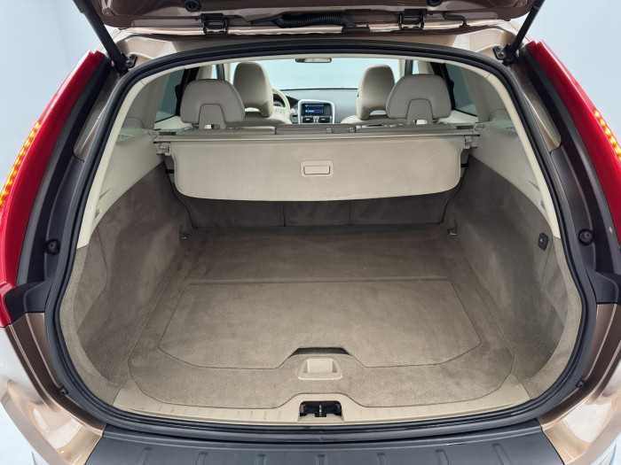 Volvo XC60 AWD MOMENTUM 3.2 Momentum