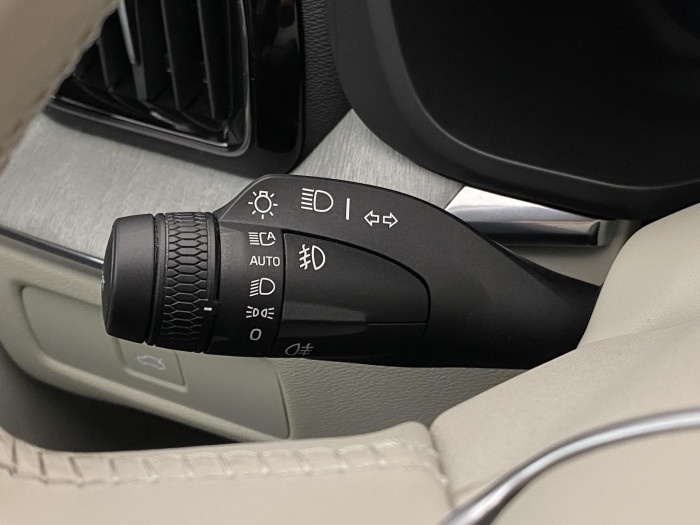 Volvo XC60 B5 AWD DARK PLUS AUT CZ