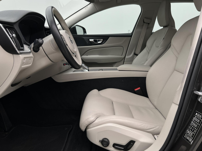 Volvo V60 B4 INSCRIPTION AUT 1.maj.