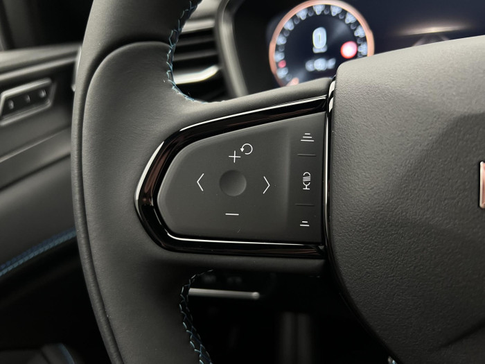 Lynk & Co 01 PHEV DCT AUT 1.maj.