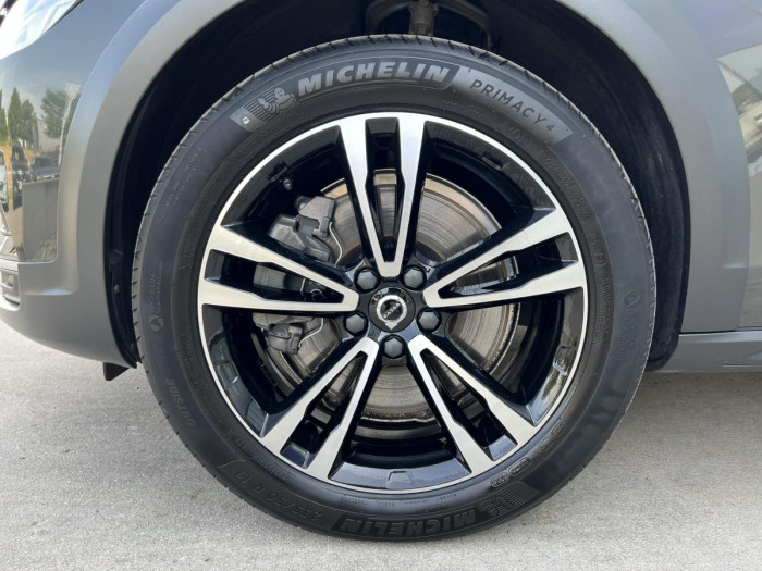 Volvo V90 CROSS COUNTRY B4 AWD Aut 1.maj