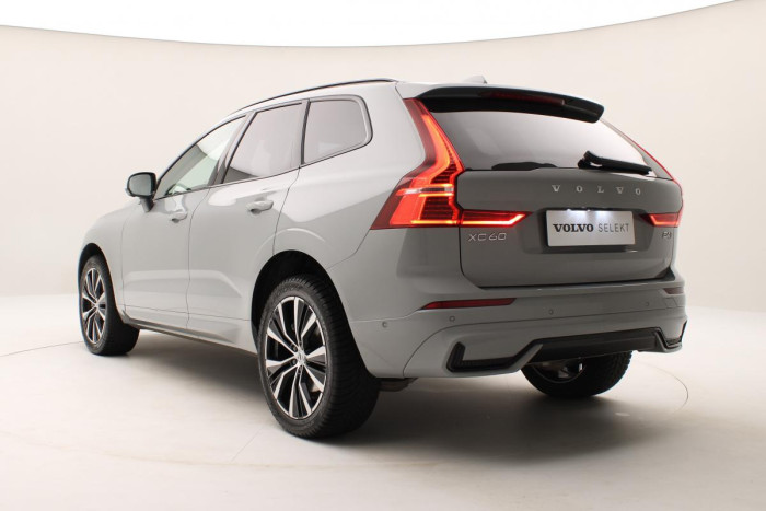 Volvo XC60 B4 AWD ULTIMATE DARK REZERVACE
