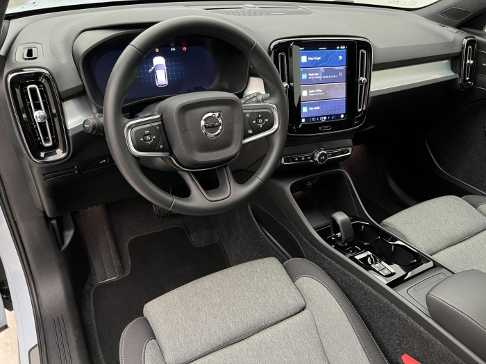 Volvo XC40 B3 PLUS DARK AUT CZ