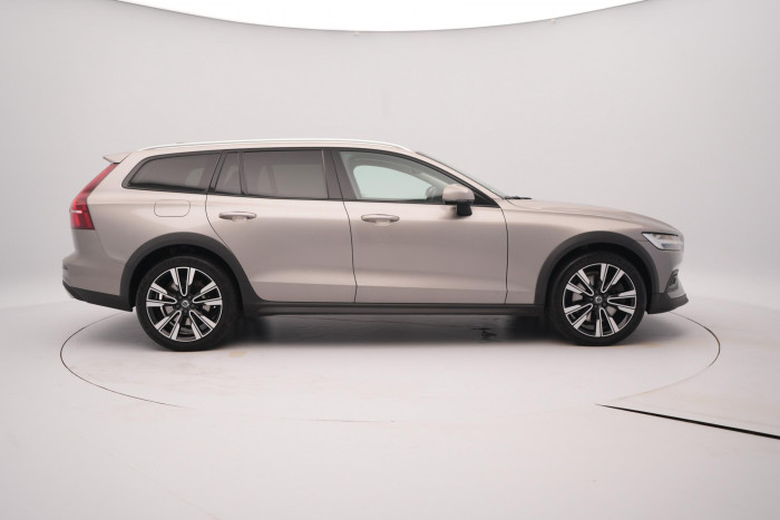 Volvo V60 CC D4 AWD MOMENTUM REZERVACE 2.0 d CC CC Momentum
