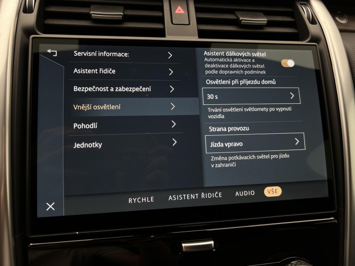 Land Rover Discovery D250 DYNAMIC SE AWD AUT CZ 3.0 d Dynamic SE