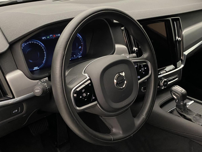 Volvo V90 D4 MOMENTUM AUT REZERVACE 2.0 d Momentum