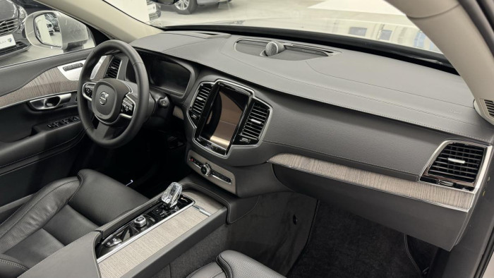 Volvo XC90 B5 AWD ULTIMATE REZERVACE