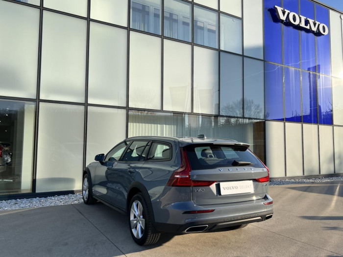 Volvo V60 CROSS COUNTRY B4 AWD REZERVACE