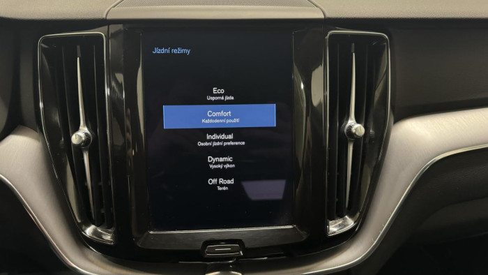 Volvo XC60 B4 AWD MOMENTUM AUT 2.0 Momentum