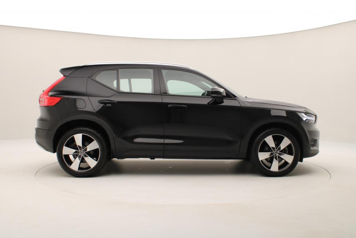 Volvo XC40 B4 AWD MOMENTUM REZERVACE 2.0 Momentum