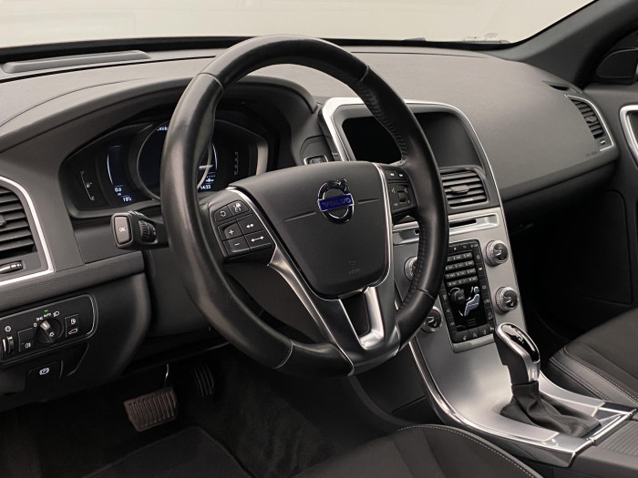 Volvo XC60 D4 AWD MOMENTUM REZERVACE 2.4 d Momentum