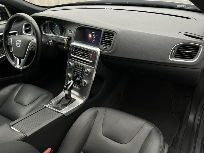 Volvo V60 CC D4 AWD SUMMUM AUT 2.4 d CC CC Summum