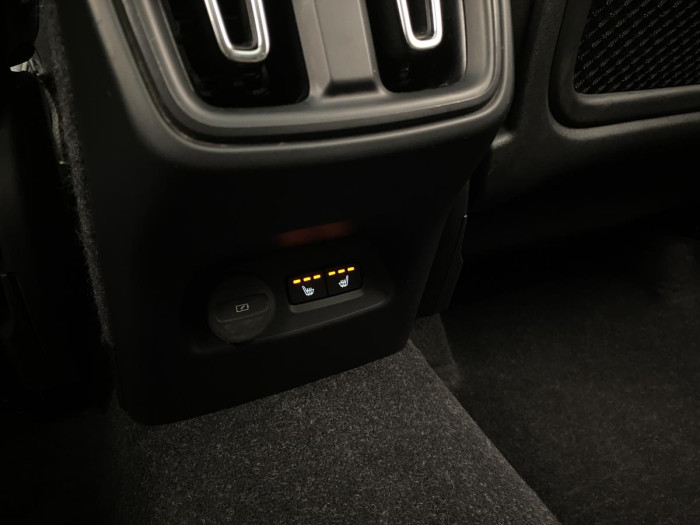 Volvo XC40 T5 AWD MOMENTUM REZERVACE 2.0 Momentum