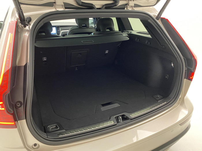 Volvo V60 B4 AUT DARK PLUS