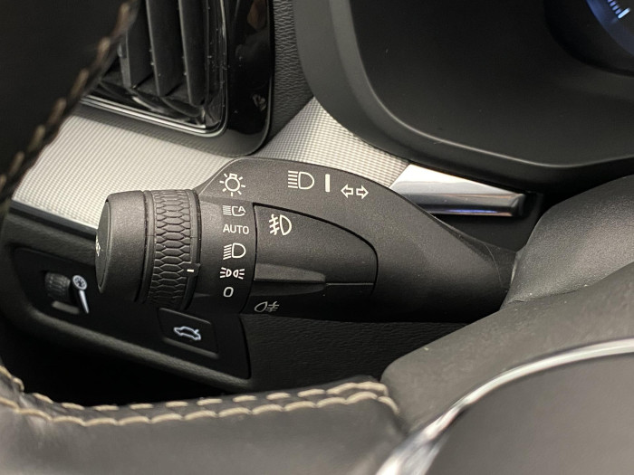 Volvo XC60 B5 AWD R-DESIGN AUT