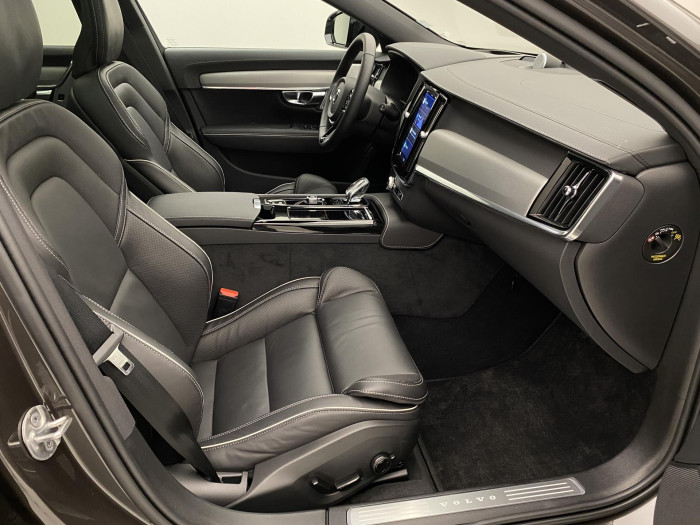 Volvo V90 T8 AWD RECHARGE REZERVACE