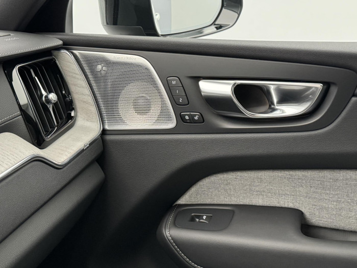 Volvo XC60 T8 AWD RECHARGE REZERVACE