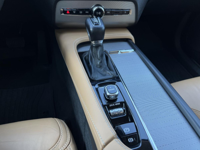 Volvo XC90 D5 AWD INSCRIPTION 7MÍSTNÁ Aut 2.0 d