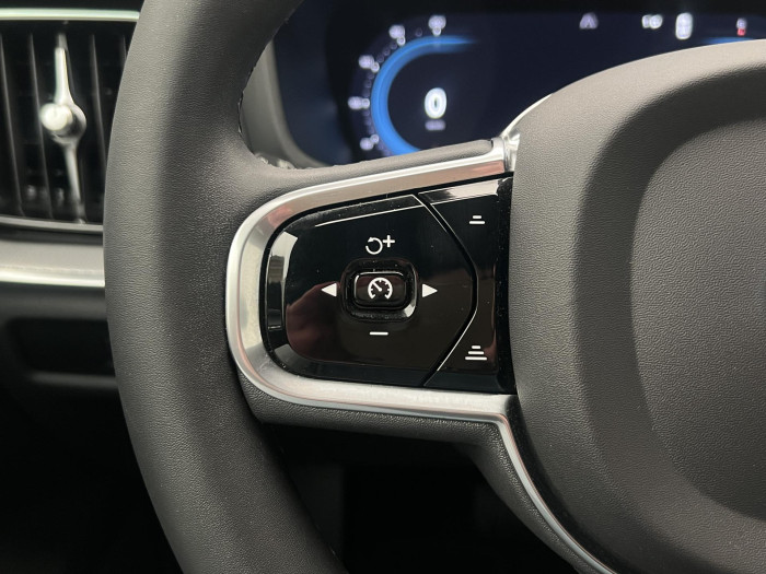 Volvo V60 CC B4 AWD PLUS AUT 1.maj.