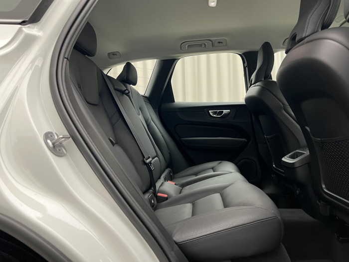 Volvo XC60 B5 AWD PLUS DARK AUT CZ