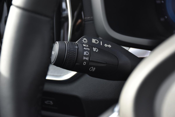 Volvo V60 CC B4 AWD ULTIMATE REZERVACE 2.0 CC CC