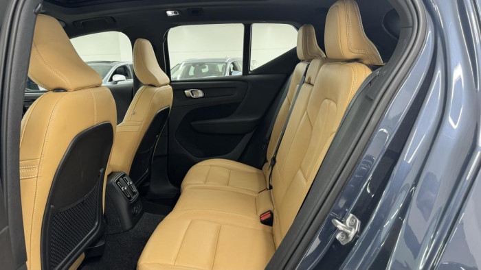 Volvo XC40 T5 TWINe INSCRIPTION REZERVACE